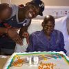 Paul Pogba au chevet de son père pour lui souhaiter son 79e anniversaire. Mars 2017.