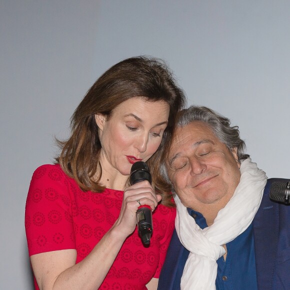 Elsa Zylberstein et Christian Clavier lors de l'avant-première du film "A bras ouverts" au cinéma Kinepolis à Lomme, France, le 6 mars 2017. © Stephane Vansteenkiste/Bestimage
