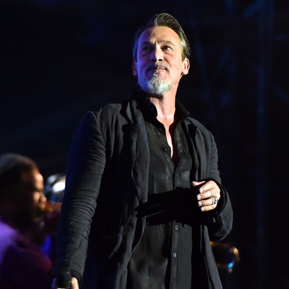 Exclusif - Florent Pagny lors de l'émission de télévision pour TF1 "La Chanson de l'Année 2016" à Nîmes le 17 juin 2016. © Bruno Bebert / Bestimage