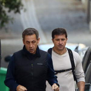 Nicolas Sarkozy fait son traditionnel jogging dans les rues de Paris le 14 mars 2017.