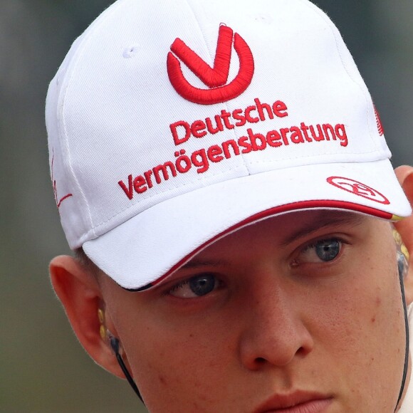 Mick Schumacher - Corinna Schumacher, la femme de Michael Schumacher assiste à la course de Formule 4 de son fils Mick à Hockenheim le 1 octobre 2016.01/10/2016 - Hockenheim