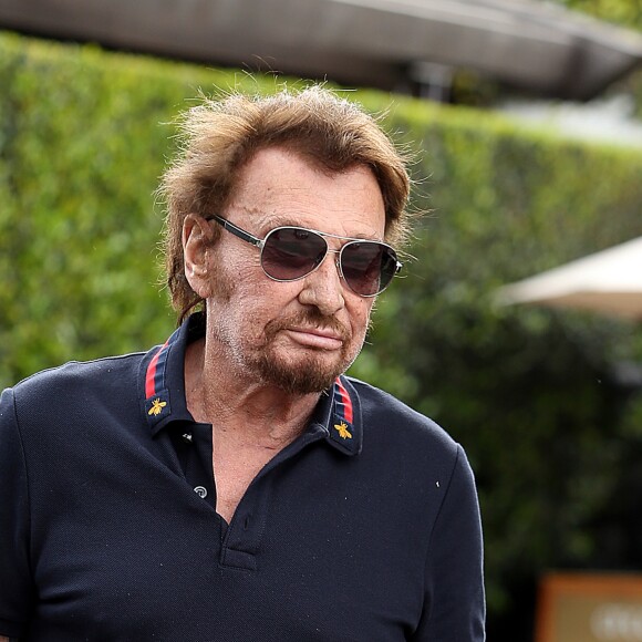Johnny Hallyday avec sa femme Laeticia, leurs enfants Jade et Joy, Eliette (la grand-mère de Laeticia), Françoise Thibaud (la mère de Laeticia) avec son compagnon Pierre et leurs amis, vont déjeuner au restaurant "Cecconi's" à West Hollywood. Los Angeles, le 25 mars 2017.