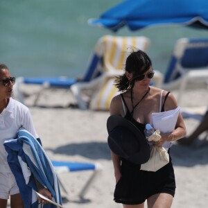 Courteney Cox a profité d'une escapade ensoleillée avec sa fille Coco Arquette et des amies le 31 mars 2017 à Miami.