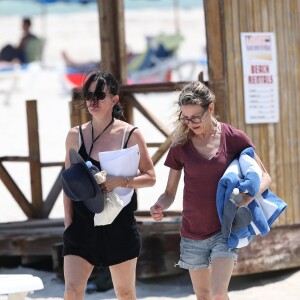 Courteney Cox a profité d'une escapade ensoleillée avec sa fille Coco Arquette et des amies le 31 mars 2017 à Miami.