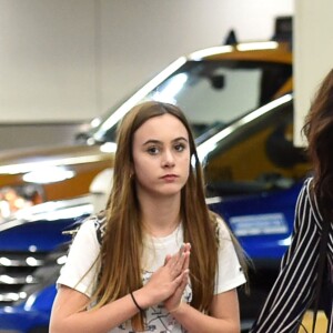 Exclusif - Courteney Cox arrive avec sa fille Coco Arquette à l'aéroport de Miami, le 30 mars 2017, pour une petite escapade.