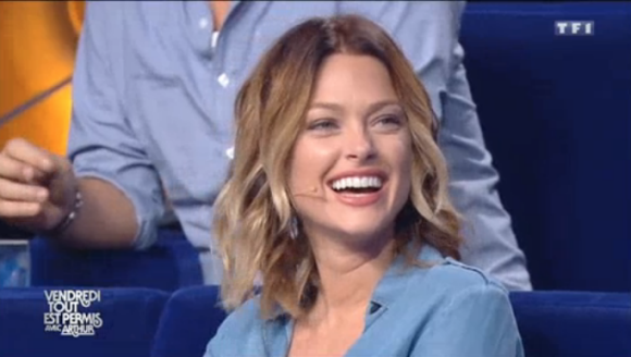 Caroline Receveur dans "Vendredi tout est permis" le 7 avril 2017 sur TF1.