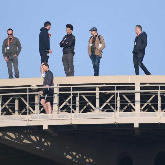 Tournage d'une scène du film "Mission Impossible 6" sur le toit du ministère des Finances de Bercy à Paris. Le 8 avril 2017 © Lionel Urman / Bestimage