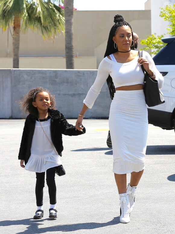 Melanie Brown (Mel B) va faire du shopping chez Rite Aid avec ses filles Madison et Angel à Beverly Hills, le 8 avril 2017.