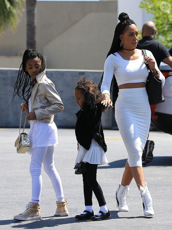 Melanie Brown (Mel B) va faire du shopping chez Rite Aid avec ses filles Madison et Angel à Beverly Hills, le 8 avril 2017.