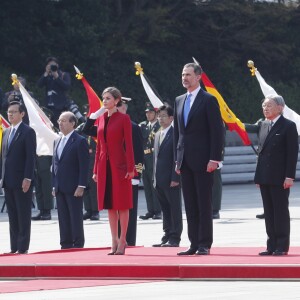 Le roi Felipe VI, la reine Letizia d'Espagne, l’empereur Akihito et l’impératrice Michiko du japon - Le roi et la reine d’Espagne lors de l’accueil officiel par l’empereur et l’impératrice du Japon au Palais impérial de Tokyo, Japon, le 5 avril 2017.  Spanish King and Queen during a welcome ceremony on occasion for their official visit to Japan in Tokyo on Wednesday 5 April 2017. On the first day of their 3 day tour of Japan04/04/2017 - Tokyo