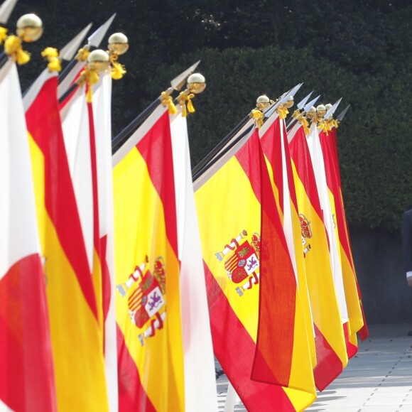 Le roi Felipe VI et l'empereur Akihito du Japon - Le roi et la reine d’Espagne lors de l’accueil officiel par l’empereur et l’impératrice du Japon au Palais impérial de Tokyo, Japon, le 5 avril 2017.  Spanish King and Queen during a welcome ceremony on occasion for their official visit to Japan in Tokyo on Wednesday 5 April 2017. On the first day of their 3 day tour of Japan04/04/2017 - Tokyo