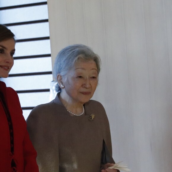 La reine Letizia d'Espagne et l’impératrice Michiko du japon - Le roi et la reine d’Espagne lors de l’accueil officiel par l’empereur et l’impératrice du Japon au Palais impérial de Tokyo, Japon, le 5 avril 2017.  Spanish King and Queen during a welcome ceremony on occasion for their official visit to Japan in Tokyo on Wednesday 5 April 2017. On the first day of their 3 day tour of Japan04/04/2017 - Tokyo