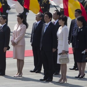 Le prince Naruhito et la princesse Masako du Japon, Shinzo Abe (premier ministre du Japon) et sa femme Akie Abe - Le roi F. VI d'Espagne et la reine L.d'Espagne lors d'une cérémonie de bienvenue à Tokyo dans le cadre de leur voyage officiel au Japon, le 5 avril 2017.  Spanish King F. VI and Queen L. during a welcome ceremony on occasion for their official visit to Japan in Tokyo on Wednesday 5 April 2017. On the first day of their 3 day tour of Japan.05/04/2017 - Tokyo