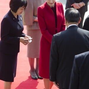 La reine Letizia d'Espagne - Le roi F. VI d'Espagne et la reine L.d'Espagne lors d'une cérémonie de bienvenue à Tokyo dans le cadre de leur voyage officiel au Japon, le 5 avril 2017.  Spanish King F. VI and Queen L. during a welcome ceremony on occasion for their official visit to Japan in Tokyo on Wednesday 5 April 2017. On the first day of their 3 day tour of Japan.05/04/2017 - Tokyo