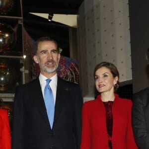 Le roi Felipe VI et la reine Letizia d'Espagne ont visité le musée national des sciences et de l'innovation à Tokyo le 5 avril 2017 au premier jour de leur visite officielle au Japon.