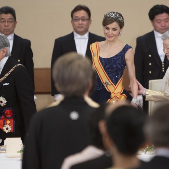 Akihito, empereur du Japon, la reine Letizia d'Espagne et l'impératrice Michiko lors du dîner de gala donné en l'honneur du roi et de la reine d'Espagne en visite officielle au Japon à Tokyo le 4 avril 2017.  Gala dinner for Spanish kings on occasion for their official visit to Japan in ImperialPalace in Tokyo on Wednesday 5 April 2017. On the first day of their 3 day tour of Japan04/04/2017 - Tokyo