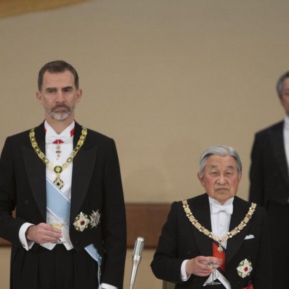 L'impératrice Michiko, le roi Felipe d'Espagne, Akihito, empereur du Japon et la reine Letizia lors du dîner de gala donné en l'honneur du roi et de la reine d'Espagne en visite officielle au Japon à Tokyo le 4 avril 2017.  Gala dinner for Spanish kings on occasion for their official visit to Japan in ImperialPalace in Tokyo on Wednesday 5 April 2017. On the first day of their 3 day tour of Japan04/04/2017 - Tokyo