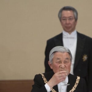 Le roi Felipe d'Espagne, Akihito, empereur du Japon et la reine Letizia lors du dîner de gala donné en l'honneur du roi et de la reine d'Espagne en visite officielle au Japon à Tokyo le 4 avril 2017.  Gala dinner for Spanish kings on occasion for their official visit to Japan in ImperialPalace in Tokyo on Wednesday 5 April 2017. On the first day of their 3 day tour of Japan04/04/2017 - Tokyo