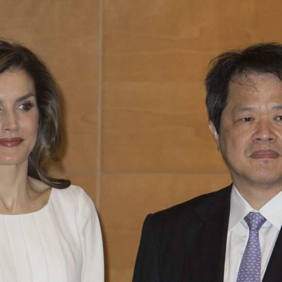 La reine Letizia d'Espagne visite l'hopital universitaire Keio lors de son voyage officiel au Japon, le 6 avril 2017.  Spanish Queen Letizia during visit to Keio UniversityHospital on occasion for her official visit to Japan in Tokyo. April 6th, 2017.06/04/2017 - Tokyo