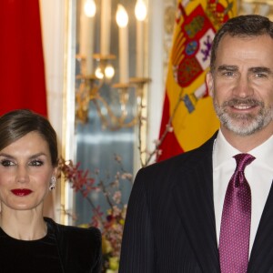 La reine Letizia et le roi Felipe d'Espagne lors du dîner de gala en l'honneur de la visite du roi et de la reine d'Espagne au Japon. Tokyo, le 6 avril 2017.  Gala Dinner on occasion for the official visit of king and queen of Spain to Japan in Tokyo on Thursday 6 April 2017. On the second day of their 3 day tour of Japan06/04/2017 - Tokyo