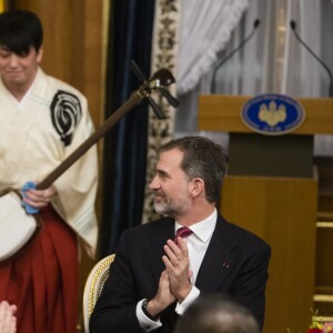 Le roi Felipe d'Espagne lors du dîner de gala en l'honneur de la visite du roi et de la reine d'Espagne au Japon. Tokyo, le 6 avril 2017.  Gala Dinner on occasion for the official visit of king and queen of Spain to Japan in Tokyo on Thursday 6 April 2017. On the second day of their 3 day tour of Japan06/04/2017 - Tokyo