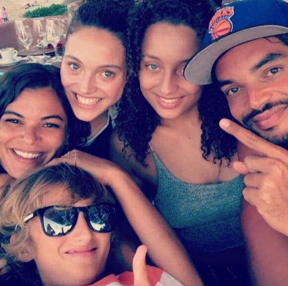 Joakim, Yelena, Eleejah, Jenaye et Joalukas Noah. Les cinq enfants de Yannick Noah posent ensemble sur Instagram le 11 avril 2017. 