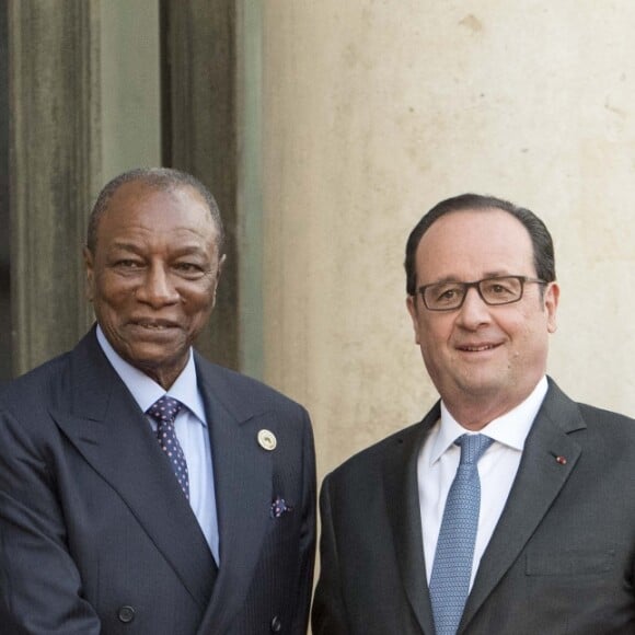 François Hollande et Alpha Condé - Le président de la République française reçoit le président de la République de Guinée pour un dîner d'état au palais de l'Élysée à Paris, France, le 11 avril 2017. © Pierre Perusseau/Bestimage