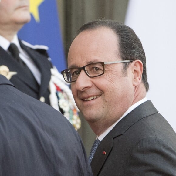 François Hollande et Alpha Condé - Le président de la République française reçoit le président de la République de Guinée pour un dîner d'état au palais de l'Élysée à Paris, France, le 11 avril 2017. © Pierre Perusseau/Bestimage