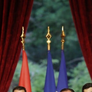 François Hollande et Alpha Condé - Le président de la République française reçoit le président de la République de Guinée pour un dîner d'état au palais de l'Élysée à Paris, France, le 11 avril 2017. © Denis Allard/Pool/Bestimage