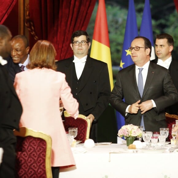 François Hollande et Alpha Condé - Le président de la République française reçoit le président de la République de Guinée pour un dîner d'état au palais de l'Élysée à Paris, France, le 11 avril 2017. © Denis Allard/Pool/Bestimage