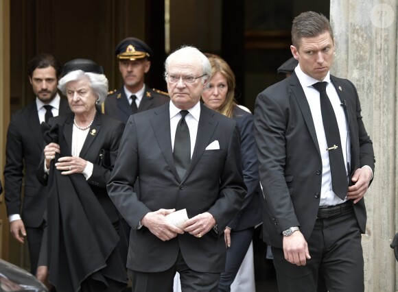 Le roi Carl XVI Gustaf de Suède lors des obsèques de Carl Adam "Noppe" Lewenhaupt, un ami d'enfance, à l'église Hedwige-Éléonore à Stockholm le 31 mars 2017.