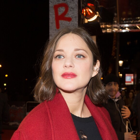 Marion Cotillard enceinte arrive à l'avant-première du film "Rock'n Roll" au Pathé Beaugrenelle à Paris le 13 février 2017.