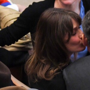 Exclusif - Nicolas Sarkozy et sa femme Carla Bruni s'embrassent lors de la présentation du nouveau livre de Marisa Bruni Tedeschi "Mes chères filles, je vais vous raconter" à Turin en Italie le 6 mars 2017.