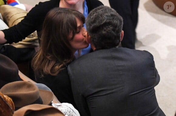 Exclusif - Nicolas Sarkozy et sa femme Carla Bruni s'embrassent lors de la présentation du nouveau livre de Marisa Bruni Tedeschi "Mes chères filles, je vais vous raconter" à Turin en Italie le 6 mars 2017.