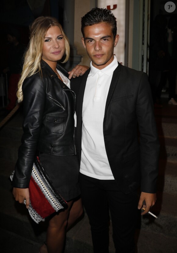 Julien Castaldi (fils de B. Castaldi et chroniqueur du Mad Mag NRJ12) et sa compagne Ludivine Birker (Les Princes de l'Amour 4) - Photocall du spectacle "Ecroué de rire" au théâtre du Gymnase Marie-Bell de Paris, France, le 14 avril 2017. © Marc Ausset-Lacroix/Bestimage