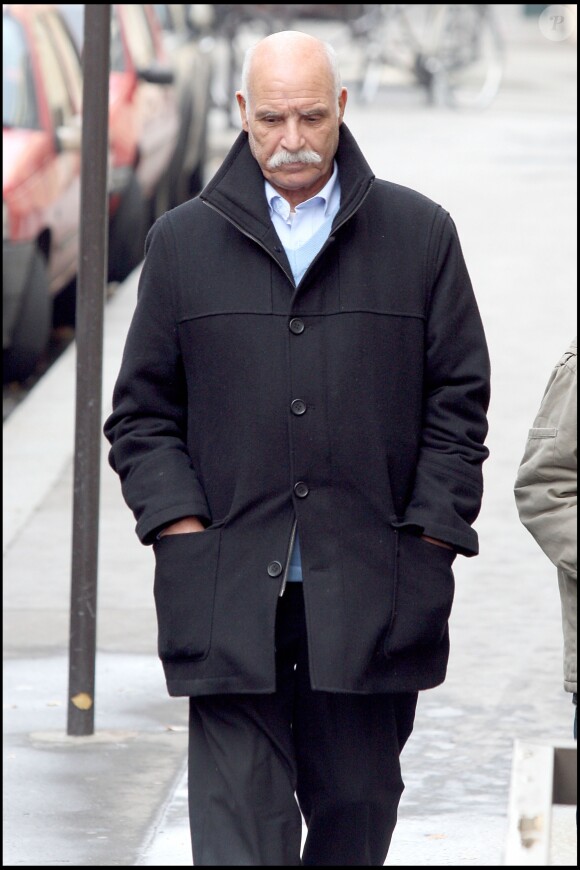 M'Barek Dati se rend à la clinique de LOa Muette à Paris après la naissance de la fille de Rachida Dati, le 4 janvier 2009