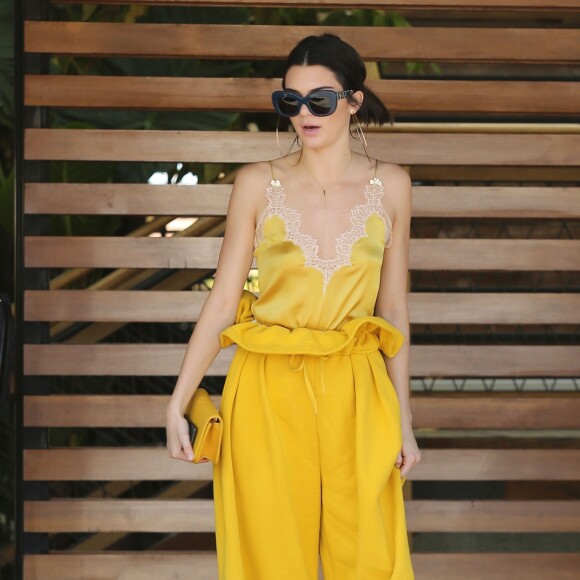 Kendall Jenner sur le tournage de leur télé réalité 'Keeping Up With The Kardashians' à Thousand Oaks, le 15 mars 2017  Kendall Jenner arriving to film for the reality show 'Keeping Up With The Kardashians’ in Thousand Oaks, California on March 15, 2017.15/03/2017 - Los Angeles