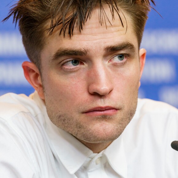 Robert Pattinson lors de la conférence de presse du film ''La Cité perdue de Z'' (The Lost City of Z) lors du 67ème Festival du Film International de Berlin, la Berlinale, le 14 février 2017.