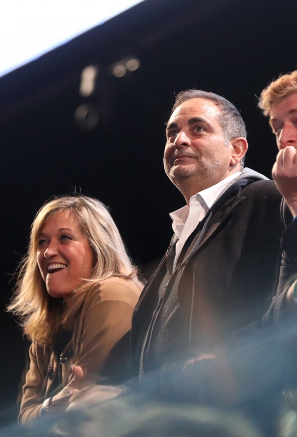 Valérie Douillet et Laurent Fontaine - La famille, les amis et soutiens d'Emmanuel Macron dans les tribunes lors du grand meeting d'Emmanuel Macron, candidat d'En Marche! à l'élection présidentielle 2017, à l'AccorHotels Arena à Paris, France, le lundi 17 avril 2017. © Dominique Jacovides-Sébastien Valiela/Bestimage