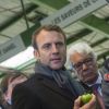 Emmanuel Macron, candidat d'En Marche! à l'élection présidentielle visite le pavillon des fruits et légumes au marché international de Rungis, le 18 avril 2017. © Gilles Rolle/Pool/Bestimage