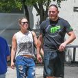 Exclusif - Ronda Rousey et son compagnon Travis Browne, après leur séance de gym, sont allés déjeuner avec des amis à Los Angeles, le 3 mai 2016.