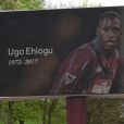 Hommage au footballeur Ugo Ehiogu, ancien joueur d'Aston Villa, à Birmingham le 21 avril 2017.
