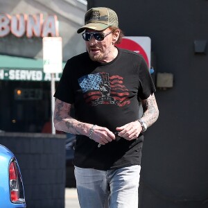 Johnny Hallyday a déjeuné au restaurant 26 Beach à Venice avec son ami Jean-Claude Darmon et son manager Sébastien Farran le 22 avril 2017.