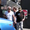 Johnny Hallyday a déjeuné au restaurant 26 Beach à Venice avec son ami Jean-Claude Darmon et son manager Sébastien Farran le 22 avril 2017.