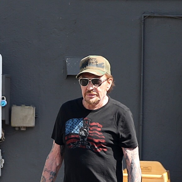 Johnny Hallyday a déjeuné au restaurant 26 Beach à Venice avec son ami Jean-Claude Darmon et son manager Sébastien Farran le 22 avril 2017.
