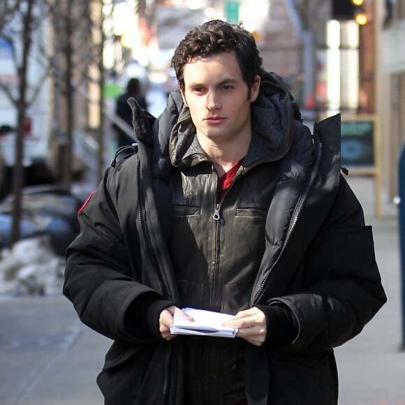 Penn Badgley sur le tournage de Gossip Girl à New York le 1er mars 2010