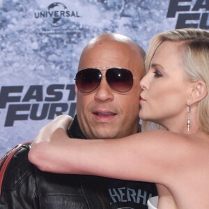 Vin Diesel et Charlize Theron lors de la première du film "Fast & Furious 8" au cinéma CineStar IMAX à Berlin, Allemagne, le 4 avril 2017.