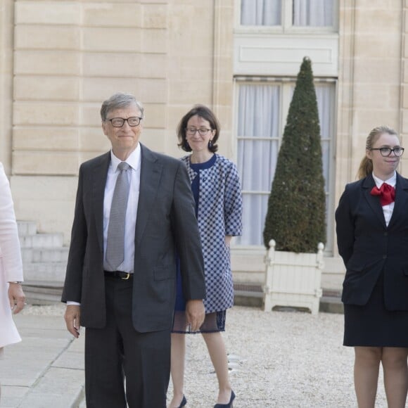 Bill Gates et sa femme Melinda sont reçus à l'Elysée pour être décorés de la plus haute distinction, l'insigne de Commandeur de la Légion d'Honneur. Paris, le 21 avril 2017.