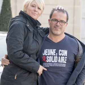 Maïtena Biraben et Luc Barruet, cofondateur de l'association Solidarité Sida, à l'Elysée lors de la remise de l'insigne de Commandeur de la Légion d'Honneur à Bill Gates et sa femme Melinda. Paris, le 21 avril 2017.