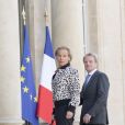 Bernard Kouchner et sa compagne Christine Ockrent à l'Elysée lors de la remise de l'insigne de Commandeur de la Légion d'Honneur à Bill Gates et sa femme Melinda. Paris, le 21 avril 2017.